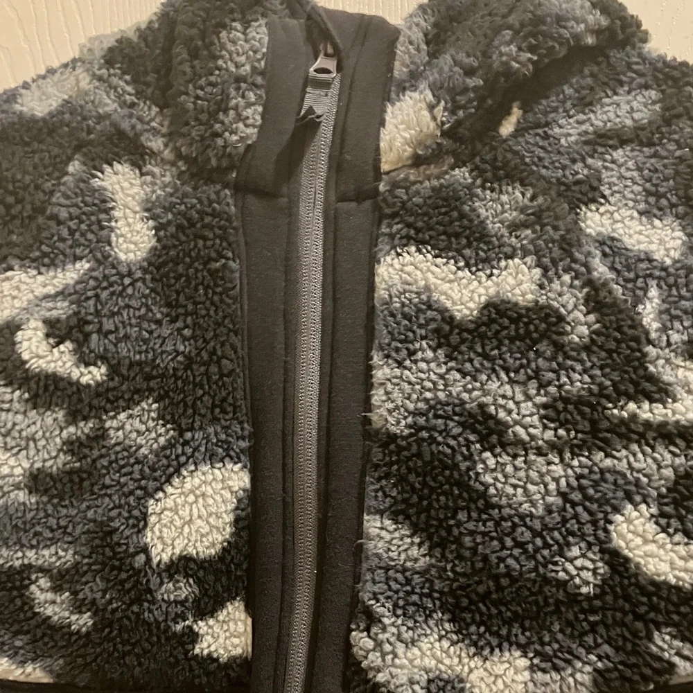 Russell Youth Large Full Zip Fleece Jacket Black & Gray Camo Pockets Like New